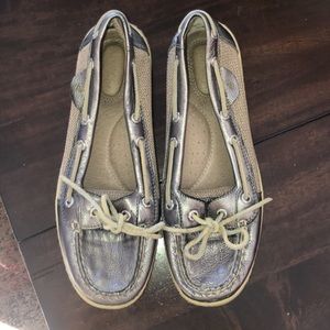 Metallic Sperry shoes!